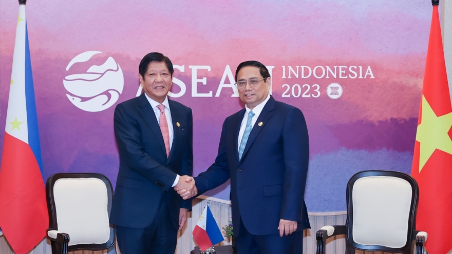 Government chief meets Philippine and Bangladeshi Presidents